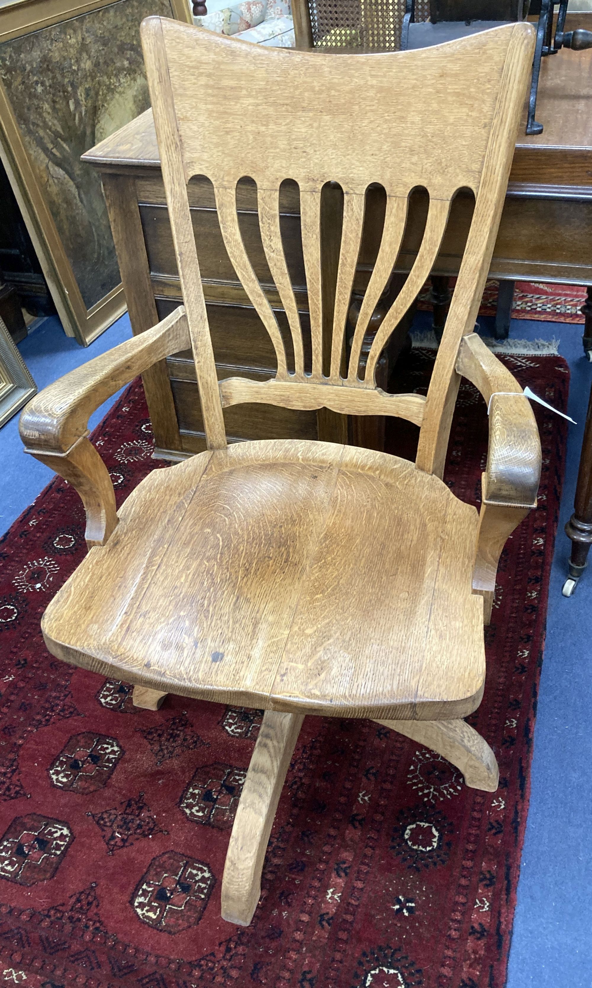 An Edwardian oak swivel desk chair, width 59cm, depth 49cm, height 98cm